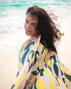 Neha Dhupia Pics: समंदर के किनारे दिलकश अदाओं से नेहा धूपिया ने ढाया कहर, ग्लैमरस तस्वीरें आईं सामने