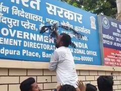National Herald Case: सोनिया गांधी से सवाल पर बिहार में भी बवाल जारी, पटना में NSUI ने ED दफ्तर पर पोती कालिख