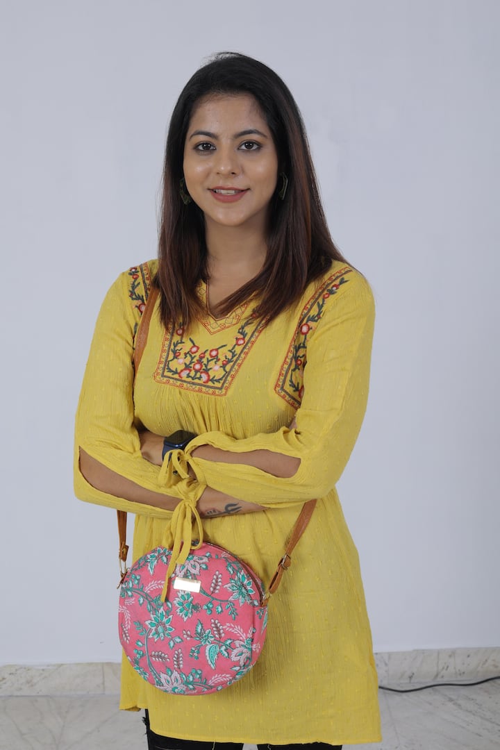 লেডি চ্যাটার্জীর বোনের ভূমিকায় অভিনয় করছেন অলিভিয়া সরকার (Alivia Sarkar)। ইন্দ্রনাথ মল্লিকের ভূমিকায় অভিনয় করছেন সৌমন বসু (Souman Bose), জেসিপি অদ্রীশ সেনের ভূমিকায় অভিনয় করছেন তথাগত বন্দ্যোপাধ্যায় (Tathagata Banerjee)।