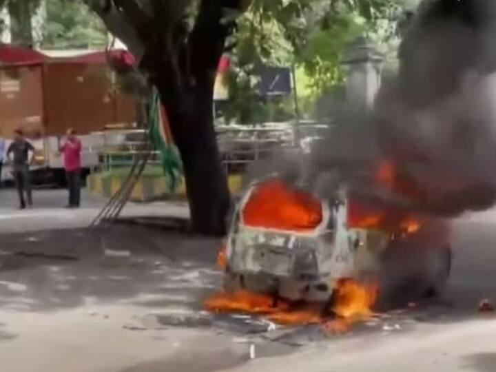 National Herald Case Live: सोनिया से ईडी के सवाल पर बवाल, बेंगलुरु में कार में लगाई आग, दिल्ली में रोकी गईं ट्रेनें