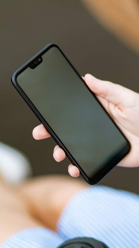 এক স্মার্টফোনে হাজার সুবিধা, কী কী কাজ হয়