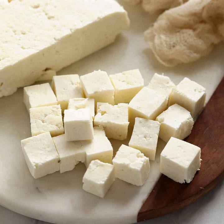 પનીરનું સેવન કરવા માટે સવારનો સમય ઉત્તમ છે. સવારના સમયે પનીર ખાવાથી સ્વાસ્થ્યને અનેક ગણા ફાયદા થાય છે.