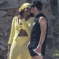 Priyanka Chopra की अनदेखी बर्थडे पिक्स हुईं वायरल, निक जोनस संग रोमांटिक होती दिखीं एक्ट्रेस