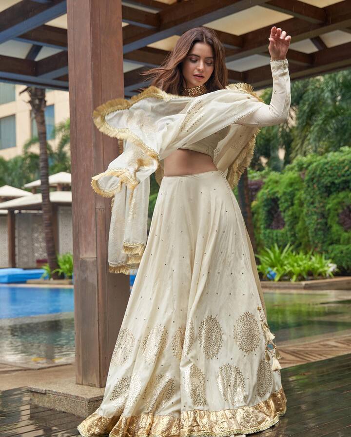 आमनाच्या वर्कफ्रंटबद्दल बोलायचे झाले तर तिला अनेक प्रोजेक्ट्स मिळत आहेत. अभिनेत्री शेवटची वेब सीरिज 'अधा इश्क'मध्ये दिसली होती.(फोटो:aamnasharifofficial/इंस्टाग्राम)