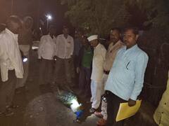 Akola : ...अन् मोराच्या मृत्यूच्या दु:खात गाव जेवलं नाही, अकोल्यातील अंत्री गावातील घटना