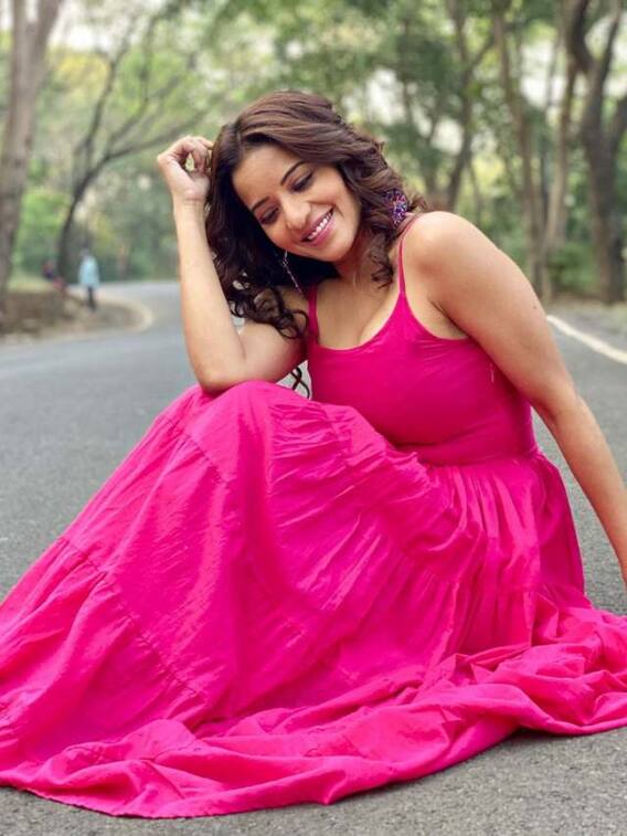 जानिए कितनी पढ़ी-लिखी हैं आपकी मोनालिसा