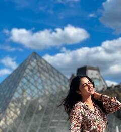 Priyanka Mohan: பூவுக்குள் ஒளிந்திருக்கும் கனிக்கூட்டம் அதிசயம்..பிரியங்கா மோகனின் க்யூட் கிளிக்ஸ்.....!