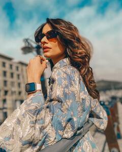 Aneri Vajani का दिखा स्टालिश लुक, फ्लोरल प्रिंट शॉर्ट ड्रेस पहन मालविका ने दिया एक से बढ़कर एक पोज