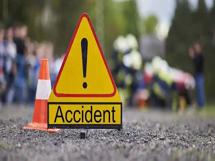 Bike accident on Satapar road in Anjar, one person dead Accident: બાઈક સામે અચાનક આવી ગયો આખલો, ગંભીર અકસ્માતમાં પિતાનું મોત, પુત્ર ઘાયલ