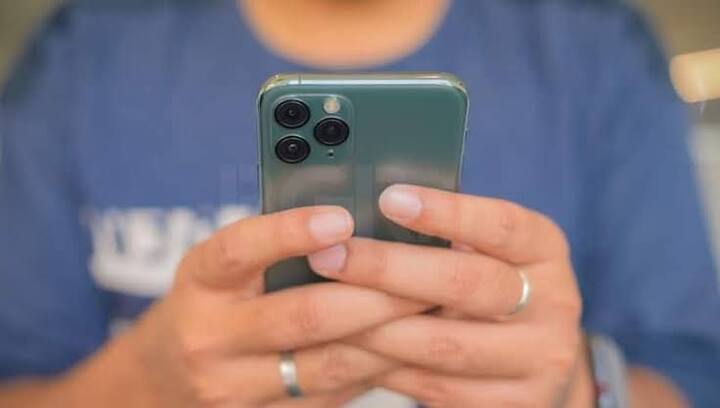 આ પ્લાન એવા લોકો માટે ખૂબ જ સારો છે જેઓ મોબાઈલ સેવાનો વધુ ઉપયોગ કરતા નથી. તમને જણાવી દઈએ કે એરટેલ અને વોડાફોન આઈડિયા (Vi) બંને યુઝર્સને 49 રૂપિયાનો પ્રીપેડ પ્લાન ઓફર કરતા હતા. પરંતુ, હવે આ કંપનીઓએ આ પ્લાન બંધ કરી દીધો છે.