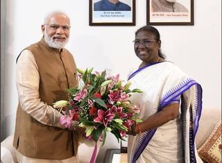 Presidential Election Result 2022: PM મોદીએ દ્રૌપદી મુર્મૂના ઘરે પહોંચી રાષ્ટ્રપતિ બનવાના અભિનંદન આપ્યા, જુઓ વીડિયો