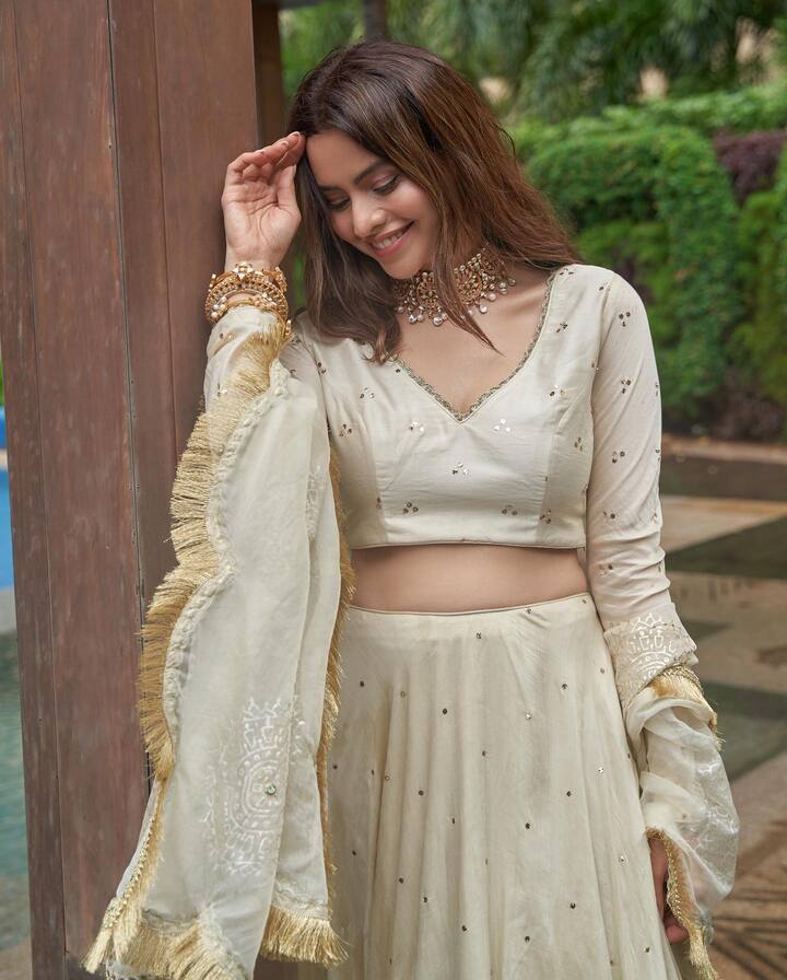 सोशल मीडियाच्या माध्यमातून तिच्या चाहत्यांशी कनेक्ट होण्याची एकही संधी अभिनेत्री सोडत नाही. त्यामुळेच आमनाची फॅन फॉलोइंगही झपाट्याने वाढत आहे.(फोटो:aamnasharifofficial/इंस्टाग्राम)