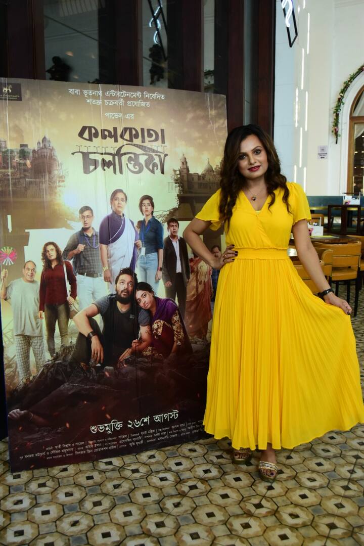 তিন দিনের গল্প উঠে আসবে ছবিতে। বাবা ভূতনাথ এন্টারটেনমেন্টের ছাতার নীচে শতদ্রু চক্রবর্তী প্রযোজিত ‘কলকাতা চলন্তিকা’-র গল্প লিখেছেন পাভেল এবং অধ্যাপক স্বাতী বিশ্বাস।