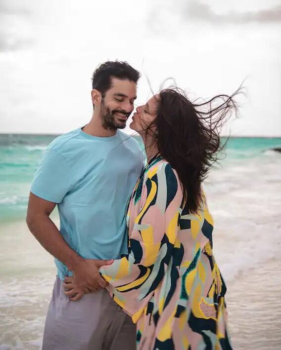 હાલના સમયે કેટલાય બૉલીવુડ સ્ટાર વેકેશન એન્જૉય કરવા માટે નીકળ્યા છે. આમાનુ એક છે નેહા ધૂપિયા અને અંગદ બેદી.