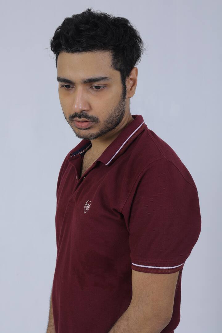 গল্পের শুরু একটি ব্যবসায়ী পরিবারের গল্পের। ঘুমের মধ্যে হাঁটতে গিয়ে একটি খুন হয়ে যায়। সেই নিয়েই শুরু হয় গল্প। এই ঘটনারই কিনারা করতে তদন্তে নামে 'লেডি চ্যাটার্জী'। আদৌ কি এই ঘটনার সমাধাম করতে পারবে যাজ্ঞসেনী? সেই উত্তর মিলবে বড়পর্দায়।