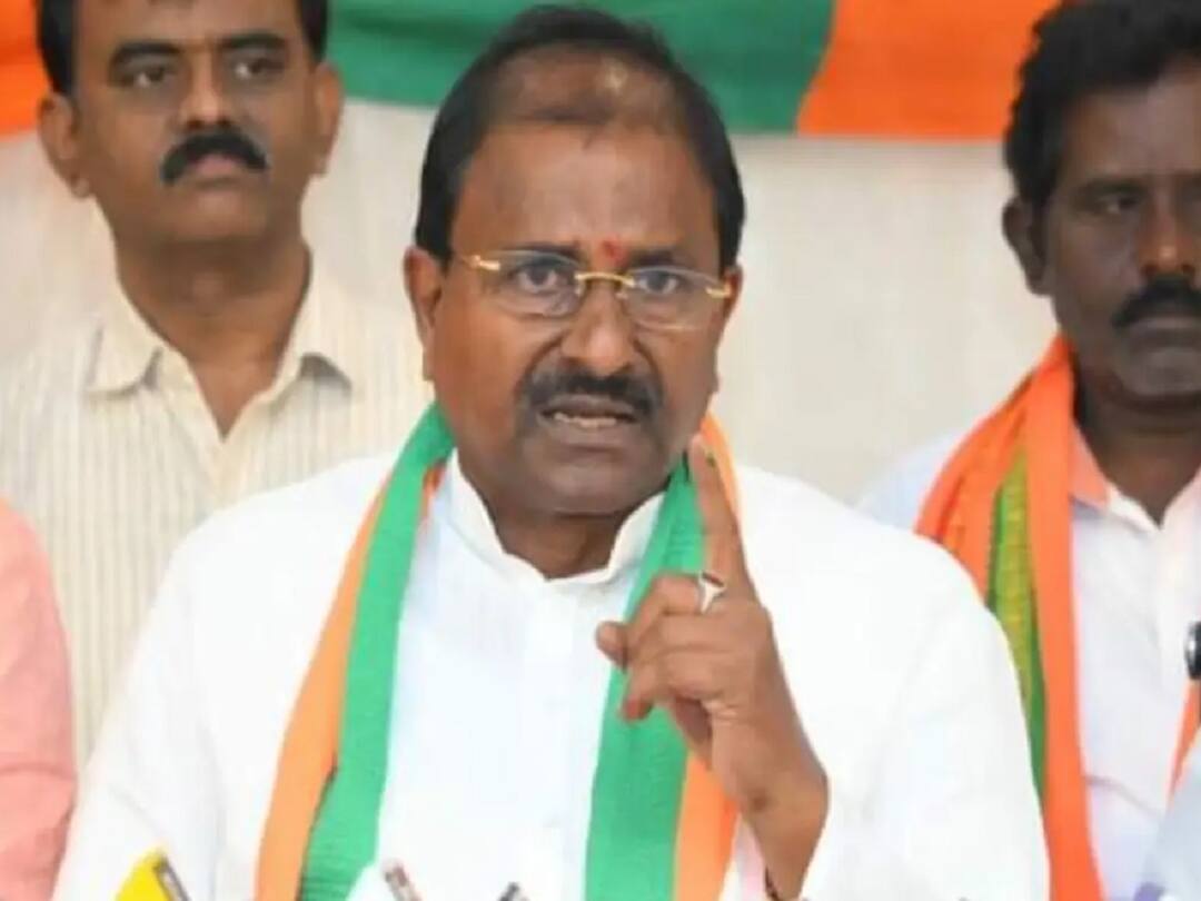 Somu Veerraju: పోలవరం విషయంలో ఆ కుట్ర జరుగుతోంది? వాళ్లకి ఏం పని?: సోము వీర్రాజు - కేశినేనిపైనా కీలక వ్యాఖ్యలు AP BJP Chief Somu Veerraju makes key comments over polavaram project Somu Veerraju: పోలవరం విషయంలో ఆ కుట్ర జరుగుతోంది? వాళ్లకి ఏం పని?: సోము వీర్రాజు - కేశినేనిపైనా కీలక వ్యాఖ్యలు