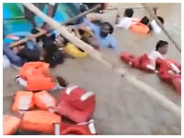Andhra Pradesh: Boat Carrying TDP Leaders Overturn In Godavari, All Rescued Andhra Pradesh: Boat Carrying TDP Leaders Overturn In Godavari, All Rescued