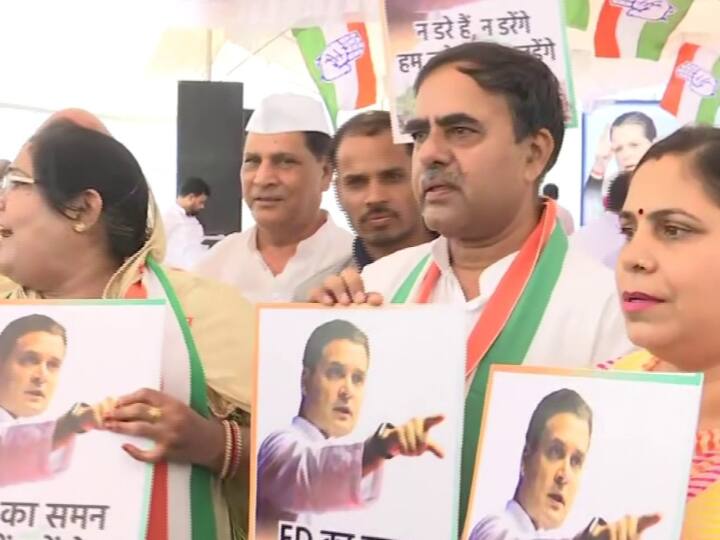 कांग्रेस ने केंद्र सरकार द्वारा सरकारी एजेंसियों के कथित दुरुपयोग के विरोध में आज जयपुर में प्रवर्तन निदेशालय (ईडी) के कार्यालय के बाहर विरोध-प्रदर्शन किया.