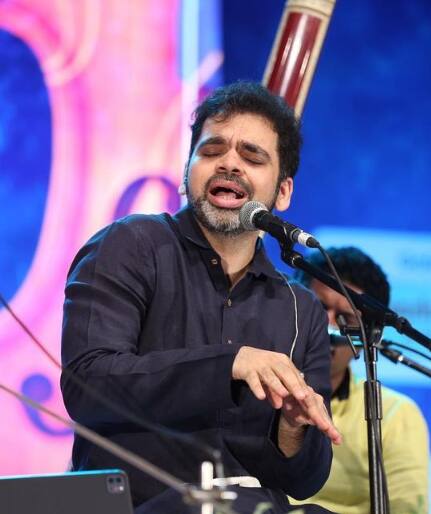 कार्यक्रमात सहभागी होण्यासाठी बुकमायशोवर तिकीटे उपलब्ध आहेत.