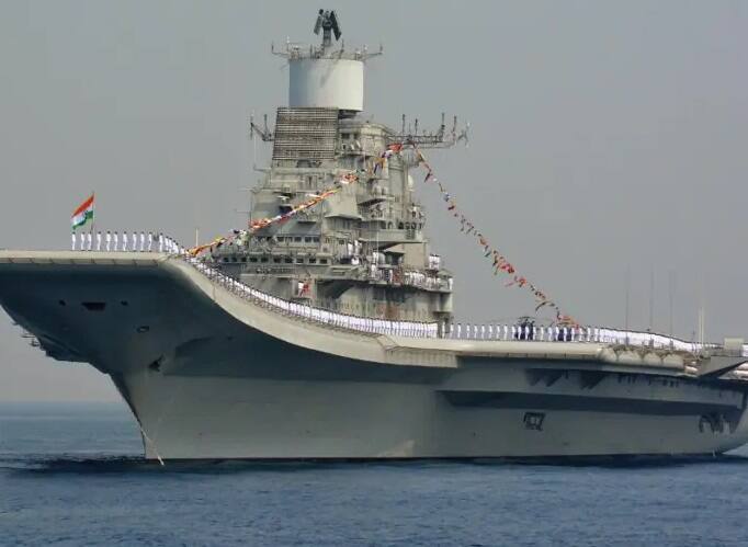 Incident of fire reported onboard INS Vikramaditya, no casualties INS Vikramaditya Fire: દરિયામાં ટ્રાયલ દરમિયાન એરક્રાફ્ટ કેરિયર INS Vikramaditya પર લાગી આગ, તપાસનો આદેશ