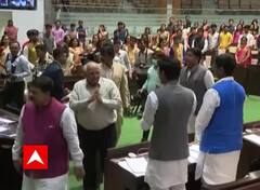 Mock Assembly : એક દિવસના મુખ્યમંત્રી અને મુખ્યમંત્રીએ એકબીજાનું ઝીલ્યું અભિવાદન, જુઓ વીડિયો