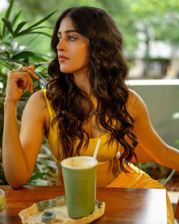 'సమ్మతమే' చిత్రంతో ఇటీవల ప్రేక్షకుల ముందుకు వచ్చింది. Image Credit: Chandini Chowdaryi/ Instagram