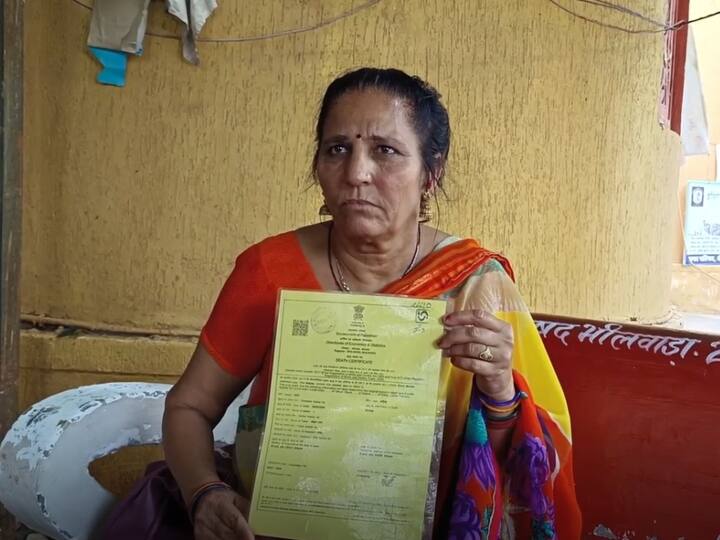 Rajasthan News The family told the woman dead to grab land in Bhilwara ANN Bhilwara News: जमीन हड़पने के लिए परिजनों ने बताया मृत, कलेक्टर के सामने पेश हो महिला बोली- 'मैं जिंदा हूं'