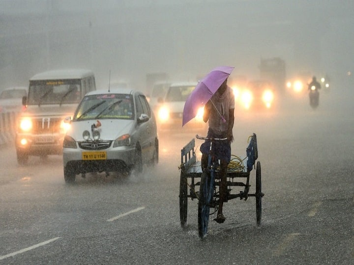 Heavy rain accompanied by heavy thunder and lightning yesterday evening affected the normal life of the public தஞ்சாவூர்: இடியுடன் கூடிய மழையால் மக்களின் இயல்பு வாழ்க்கை பாதிப்பு