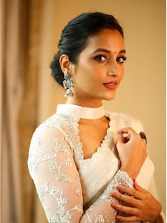 Srinidhi Shetty photos: உயிர் துளிரும் பேரழகா.... சேலையில் கே.ஜி.ஃப் புகழ் ஸ்ரீநிதி ஷெட்டி!