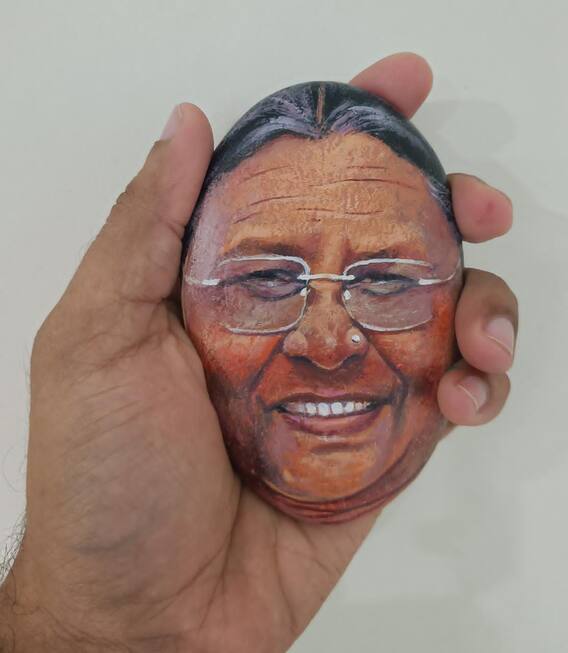 राष्ट्रपती द्रौपदी मुर्मू यांना अनोख्या पद्धतीने शुभेच्छा!