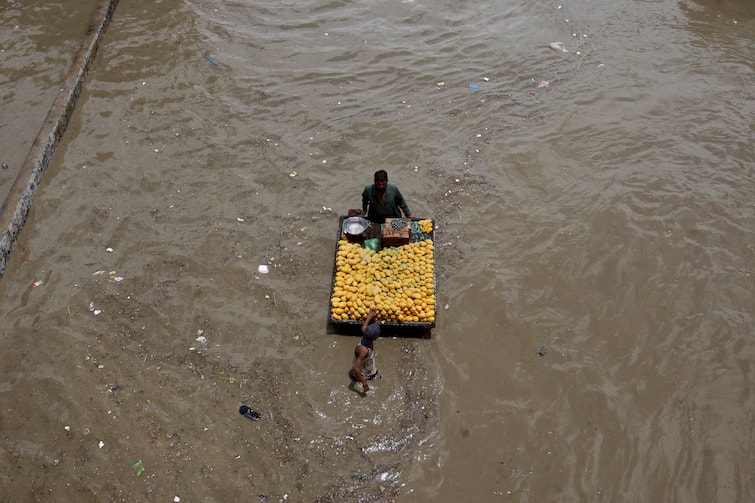 Floods News: Central Team In Hyderabad To Assess Damages By Floods Hyderabad Floods News: बाढ़ का आकलन करने हैदराबाद पहुंची केंद्रीय टीम, अरबों रुपए के नुकसान का दावा