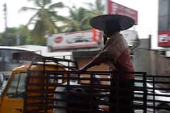 In Pics : హైదరాబాద్ లో భారీ వర్షం, నగరవాసులకు తప్పని తిప్పలు