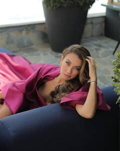 Turkish Actress: ਆਪਣੀ ਗਲੈਮਰਸ ਖੂਬਸੂਰਤੀ ਨਾਲ ਲੋਕਾਂ ਨੂੰ ਕਾਫੀ ਹੈਰਾਨ ਕਰਦੀ ਹੈ ਤੁਰਕੀ ਦੀ ਇਹ ਅਭਿਨੇਤਰੀ, ਇਸ ਦਾ ਲੁੱਕ ਦੇਖ ਕੇ ਹੋ ਜਾਓਗੇ ਹੈਰਾਨ