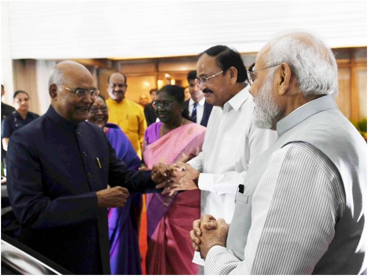 राम नाथ कोविंद ने 25 जुलाई, 2017 को भारत के 14वें राष्ट्रपति के रूप में शपथ ली थी. राम नाथ कोविंद बीजेपी के नेतृत्व वाले एनडीए के उम्मीदवार थे और उन्होंने कांग्रेस के नेतृत्व वाले यूपीए की उम्मीदवार और लोकसभा की पूर्व अध्यक्ष मीरा कुमार को हराया था. राष्ट्रपति पद के उम्मीदवार बनने से पहले, वे बिहार के राज्यपाल और राज्यसभा में संसद सदस्य थे.