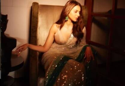 અજય દેવગનની હીરોઇનનું ફોટોશૂટ વાયરલ, સોફામાં બેસવાનો અંદાજ તમને કરી દેશા ઘાયલ, જુઓ અજય દેવગનની હીરોઇનનું ફોટોશૂટ વાયરલ, સોફામાં બેસવાનો અંદાજ તમને કરી દેશા ઘાયલ, જુઓ