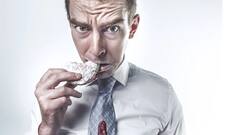 Health Tips: দাঁড়িয়ে খাবার খাওয়া স্বাস্থ্যকর নাকি ক্ষতিকর?