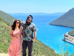 पत्नी के साथ लग्जरी वेकेशन पर निकले KGF 2 स्टार Yash, रोमांटिक फोटोज में देखें Rocking Bhai का स्वैग