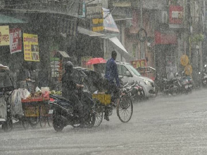UP Weather Forecast Today 22 July 2022 IMD Alert for Rain in Lucknow Varanasi Prayagraj Kanpur Gorakhpur Ayodhya Meerut Agra News UP Weather Forecast Today: यूपी में आज हो सकती है भारी बारिश, जानें- किन-किन जिलों के लिए जारी हुआ अलर्ट