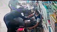 ਲੁਟੇਰਿਆਂ ਦੇ ਹੌਸਲੇ ਬੁਲੰਦ! ਬੰਦੂਕ ਦੀ ਨੋਕ 'ਤੇ ਦੁਕਾਨਦਾਰ ਤੋਂ ਲੁੱਟੇ 20 ਹਜ਼ਾਰ, ਮਾਮਲਾ CCTV 'ਚ ਕੈਦ