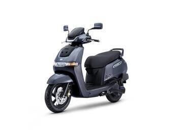 জানা গিয়েছে, Ather 450X Gen 3 ইলেকট্রিক স্কুটারের দাম Ather 450X Gen 2 মডেলের থেকে ৫০০০ টাকা বেশি। ২০ জুলাই থেকে নতুন ইলেকট্রিক স্কুটারের ডেলিভারিও শুরু হয়েছে।