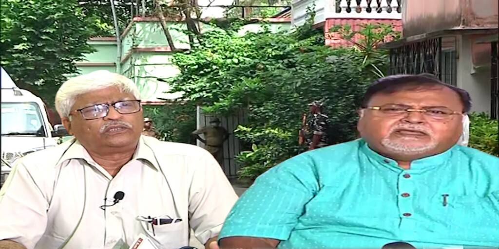 Sujan Chakraborty : 'অপরাধ করলে, জেলের ভাত খেতে হবেই' খোঁচা সুজন চক্রবর্তীর CPM Sujan Chakraborty Slams TMC and Partha Chatterjee over long ED quizzing in SSC Recruitment Scam Sujan Chakraborty : 'অপরাধ করলে, জেলের ভাত খেতে হবেই' খোঁচা সুজন চক্রবর্তীর