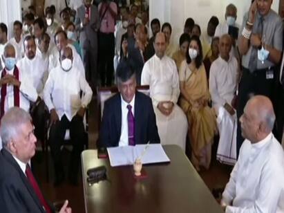 Dinesh Gunawardena sworn in as the Prime Minister of Sri Lanka Sri Lanka: இலங்கை பிரதமராக தினேஷ் குணவர்தன பதவியேற்பு