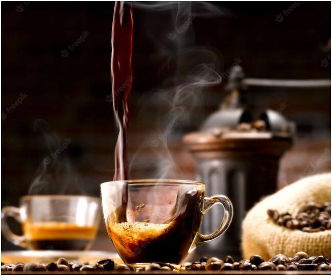 ਜੇਕਰ ਤੁਹਾਡੀ ਸਵੇਰ ਦੀ ਸ਼ੁਰੂਆਤ ਕੌਫੀ ਨਾਲ ਹੁੰਦੀ ਹੈ, ਤਾਂ ਤੁਹਾਨੂੰ ਇਹ ਜਾਣ ਕੇ ਖੁਸ਼ੀ ਹੋਵੇਗੀ ਕਿ ਇਹ ਦਿਮਾਗ ਨੂੰ ਹੁਲਾਰਾ ਦੇਣ ਵਿੱਚ ਵੀ ਮਦਦ ਕਰਦੀ ਹੈ।