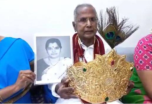 यावेळी त्यांनी 1992 साली साईबाबांना केलेल्या नवसाची फेड म्हणून सुमारे 40 लाख रुपये किंमतीचा 742 ग्रॅम वजनाचा सुवर्ण मुकुट साईबाबांना अर्पण केला.