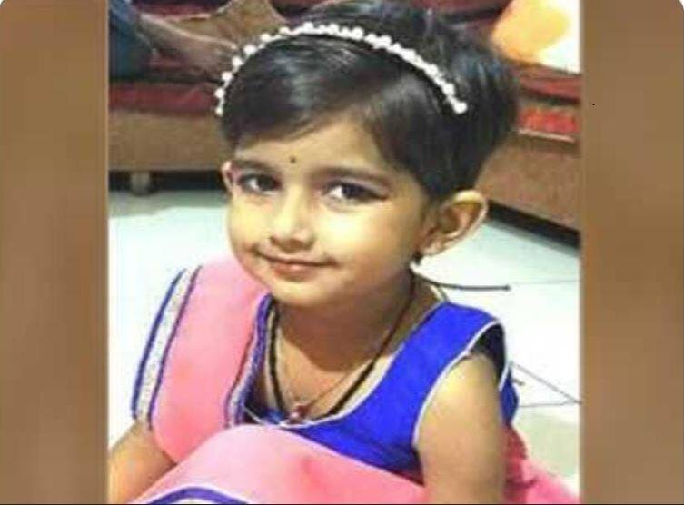 A 4-year-old girl died after a temple gate fell on her in Rajkot Rajkot: રાજકોટમાં 4 વર્ષની બાળકી પર મંદિરનો ગેટ પડતા હોસ્પિટલે પહોંચે તે પહેલા જ મોત