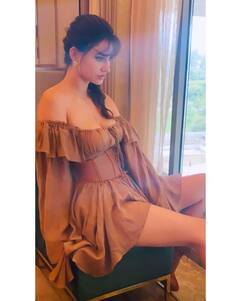 Disha Patani : ऑफ शोल्डर ड्रेसमध्ये दिशा पाटणीचा मनमोहक अंदाज, पाहा फोटो