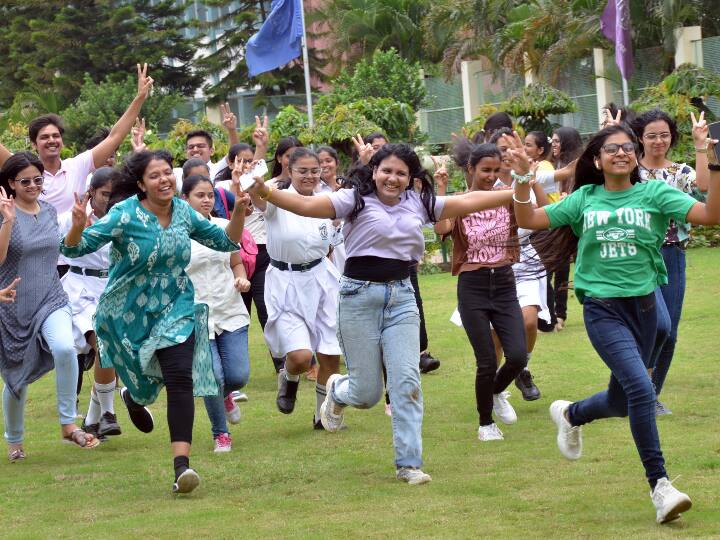 ​CBSE 10th Result 2022 declared CBSE Class 10 Result cbseresults.nic.in cbse.gov.in CBSE 10th Result 2022: 12वीं के बाद 10वीं सीबीएसई का रिजल्ट भी जारी, 94.40% छात्र हुए पास