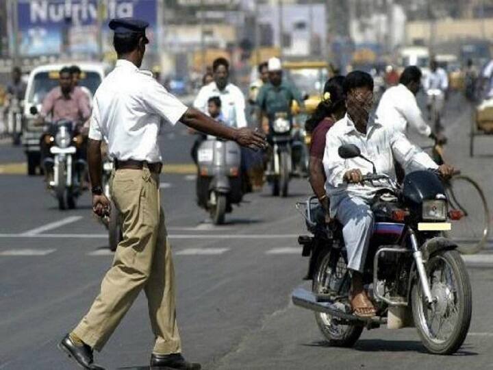 hyderabad traffic police directs commuters don't come on roads till water drains Hyderabad Traffic News: అప్పటిదాకా ఎవ్వరూ రోడ్లపైకి రాకండి, Hyd ట్రాఫిక్ పోలీసుల కీలక సూచనలు