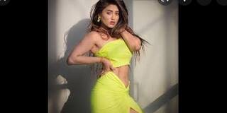 બ્લેક ટ્રાન્સપરન્ટ ડ્રેસ પહેરીને એક્ટ્રેસે કરાવ્યુ બૉલ્ડ ફોટોશૂટ, તસવીરોમાં જુઓ બિન્દાસ લૂક........