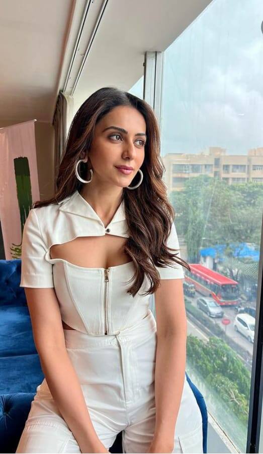 Rakul Preet Singh Pics: ਚਿੱਟੇ ਰੰਗ ਦੀ ਡਰੈੱਸ 'ਚ ਰਕੁਲ ਪ੍ਰੀਤ ਸਿੰਘ ਨੇ ਦਿੱਤੇ ਖੂਬਸੂਰਤ ਪੋਜ਼, ਤਸਵੀਰਾਂ ਹੋਈਆਂ ਵਾਇਰਲ